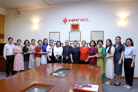 CHỦ TỊCH HANEL LÀM VIỆC VỚI VIỆN KINH TẾ VIỆT NAM VÀ THẾ GIỚI